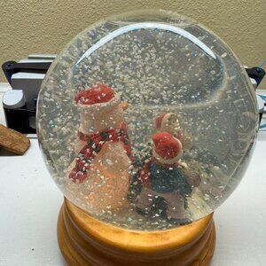Vintage 1991 Holiday Classics lighted & musical snow globe — 6″ “European‐design
